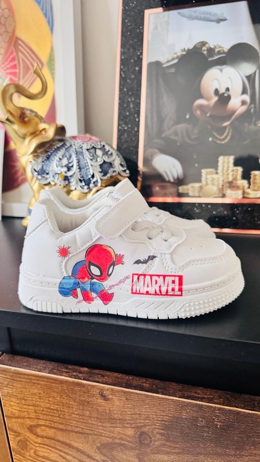 Buy & Sell Walton Wakefield - Photos for Boys trainers