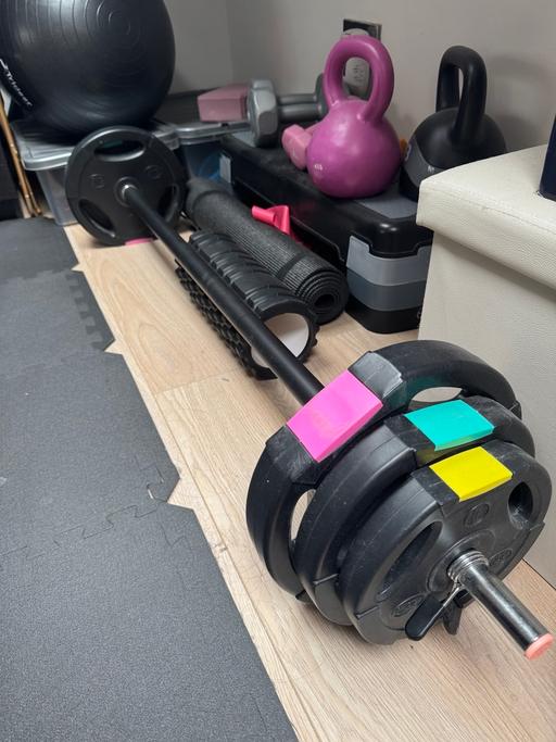 Buy & Sell Seven Kings East London - Photos for 17.5kg barbell