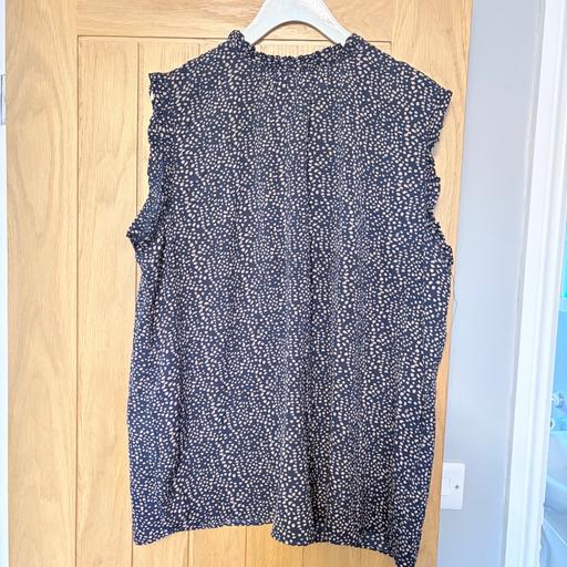 Buy & Sell Braithwell Doncaster - Photos for Women’s top, size 18
