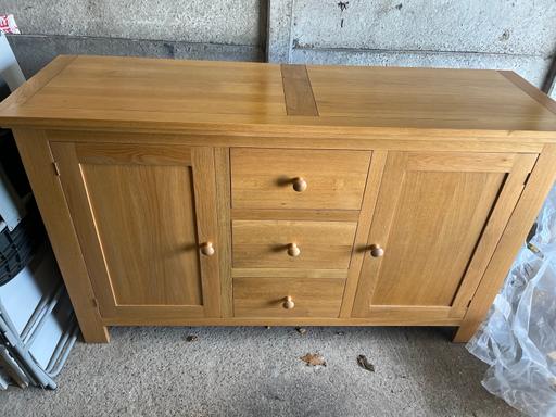 Buy & Sell Twickenham Richmond upon Thames - Photos for Solid oak sideboard - Good Condition