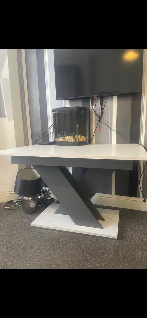 Buy & Sell Shepherd`s Bush West London - Photos for Extendable table with 4 chairs