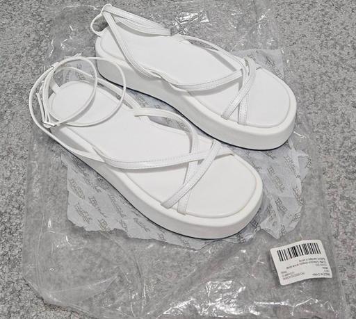 Buy & Sell Runcorn Halton - Photos for 🌟NEW🌟 Size 5 TRUFFLE COLLECTION sandals