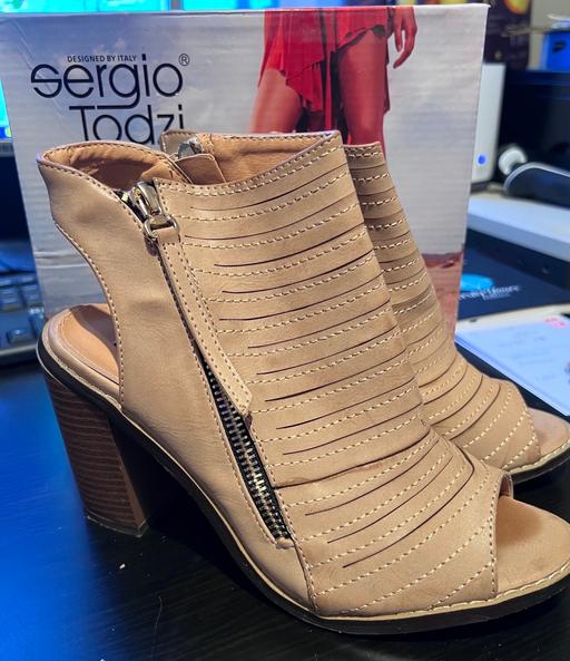 Buy & Sell Halesowen Dudley - Photos for Beige ankle boot size 5