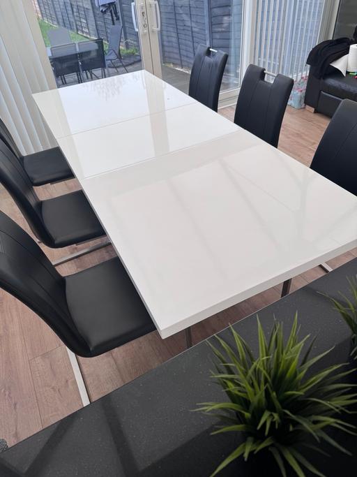 Buy & Sell Enfield Highway Enfield - Photos for White high gloss extendable dinning table