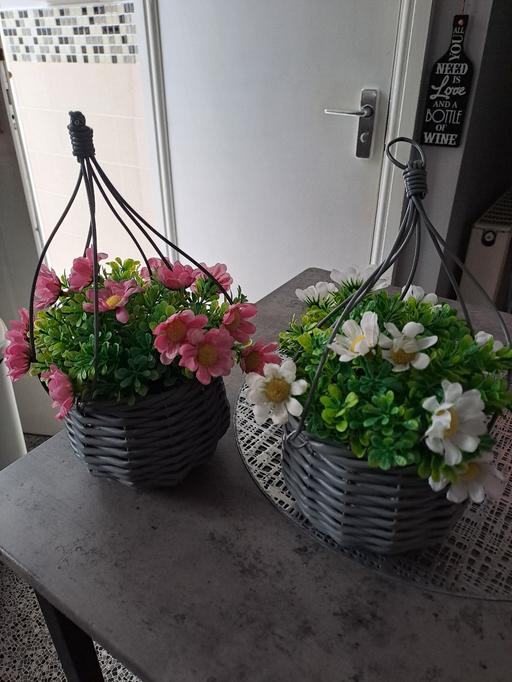 Buy & Sell Gleadless Valley Sheffield - Photos for 2 small artificial hanging baskets