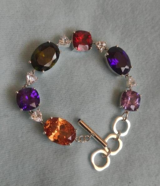 Buy & Sell Grafton Street Industrial Estate West Northamptonshire - Photos for Beautiful bracelet