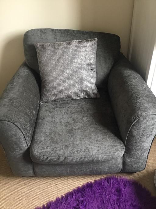 Buy & Sell Bentley Walsall - Photos for Chair, 34” length 36” width and 22” high