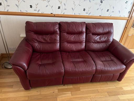 Buy & Sell Eccleston Park Saint Helens - Photos for Three seater burgundy leather recliner sofa