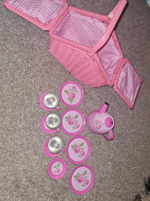 Buy & Sell Chelmsley Wood Solihull - Photos for girls pink floral picnic basket tea set