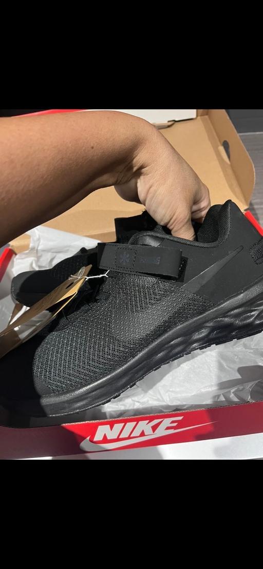 Buy & Sell Darlaston Walsall - Photos for New Nike trainers 5 an half