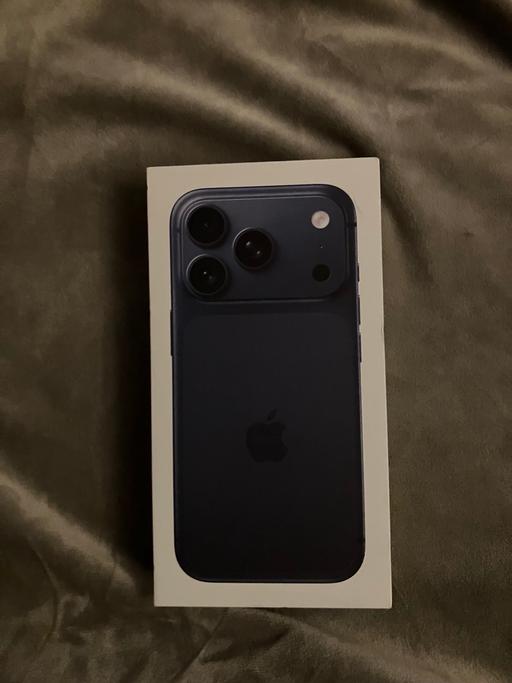 Buy & Sell Wapping East London - Photos for iPhone 17 pro 256gb deep blue (brand new)