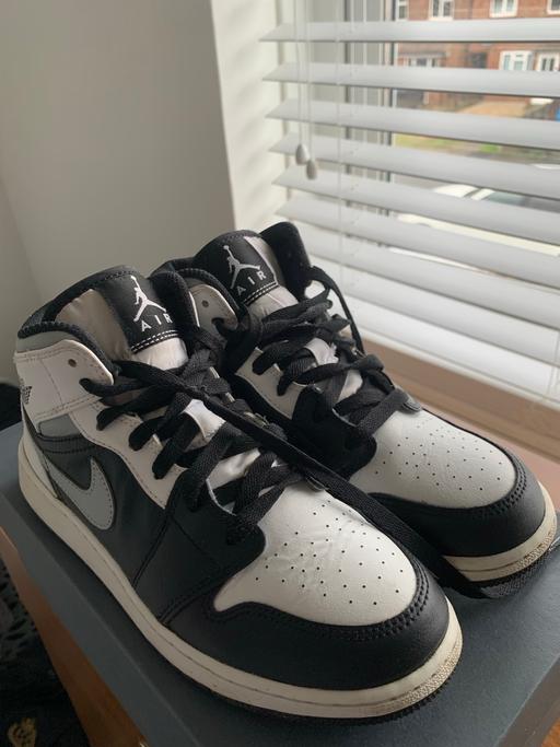 Buy & Sell Saint Mildreds Canterbury - Photos for Air Jordan 1’s mid black and white size 5.5