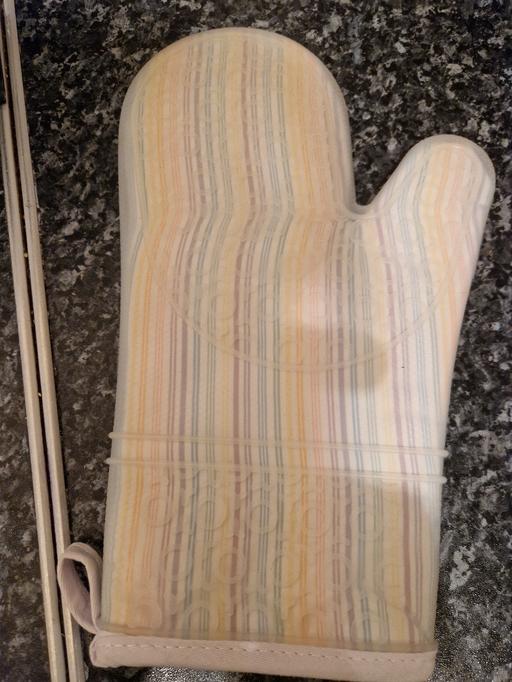 Buy & Sell Leicester City Centre Leicester - Photos for brand new oven glove