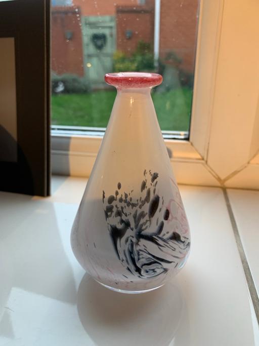 Buy & Sell Corngreaves Trading Estate Sandwell - Photos for Medina glass vase /signed buyer collect