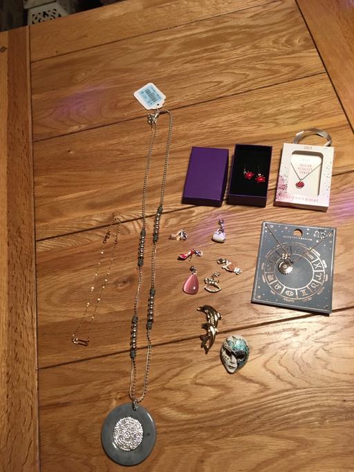 Buy & Sell Willenhall Walsall - Photos for Jewellery Bundle