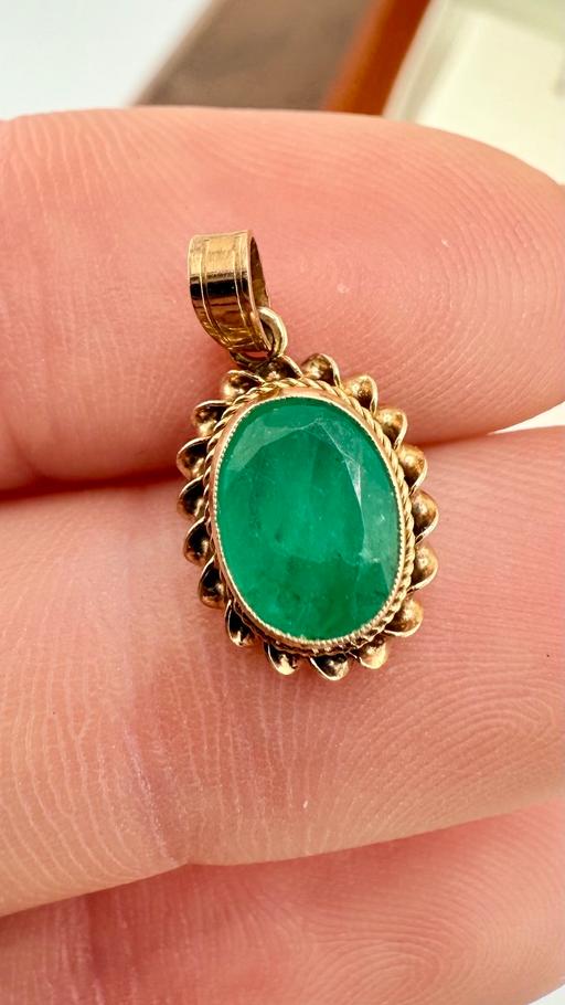 Buy & Sell Harrow on the Hill North West London - Photos for Fine 9ct Gold Emerald Vintage Pendant