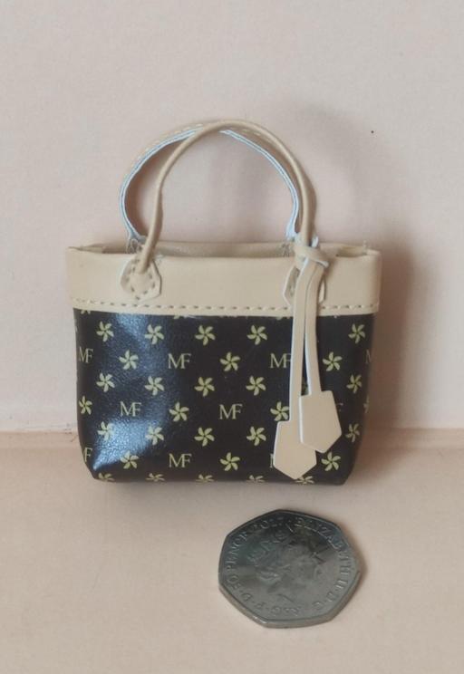 Buy & Sell Grafton Street Industrial Estate West Northamptonshire - Photos for Beautiful doll bags