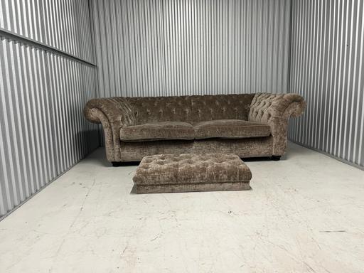 Buy & Sell Brixton South East London - Photos for Large Chesterfield Style Velvet Sofa