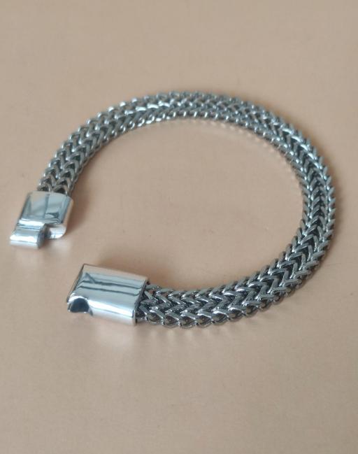 Buy & Sell Grafton Street Industrial Estate West Northamptonshire - Photos for Beautiful magnetic bracelet