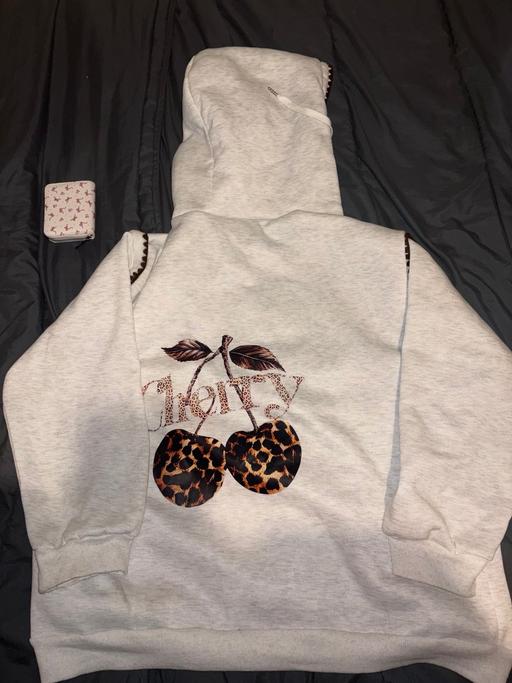 Buy & Sell Willington Quay North Tyneside - Photos for Stunning cherry print hoodie!