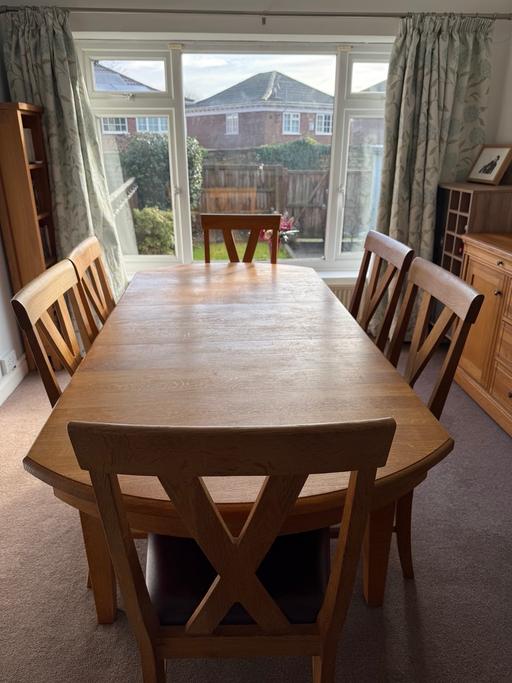 Buy & Sell Roundhay Leeds - Photos for Solid wood table with chairs