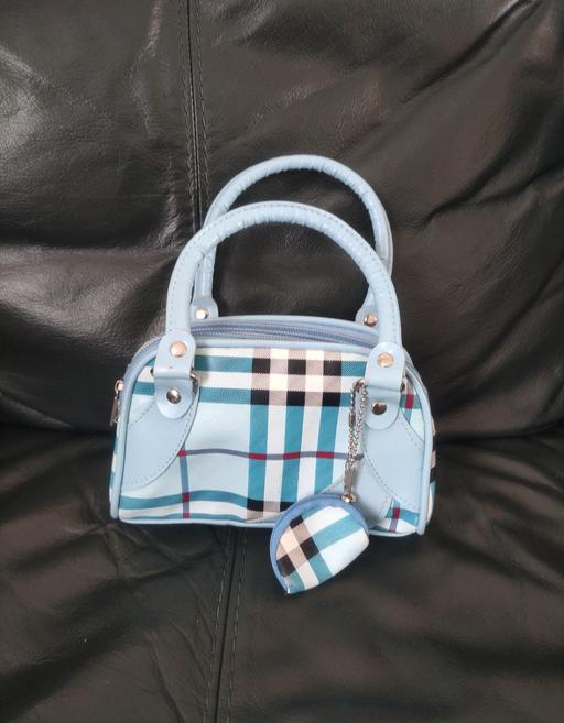 Buy & Sell Grafton Street Industrial Estate West Northamptonshire - Photos for Small hand bag