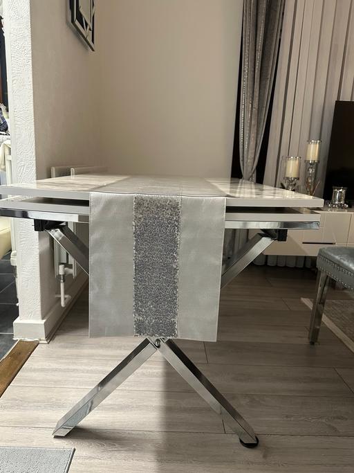 Buy & Sell Surrey Quays South East London - Photos for Marble effect dining table