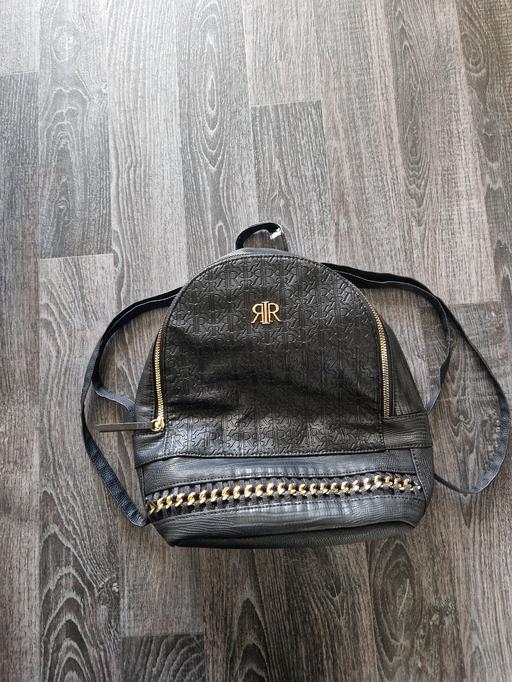 Buy & Sell Scholes Rotherham - Photos for L black River Island back pack