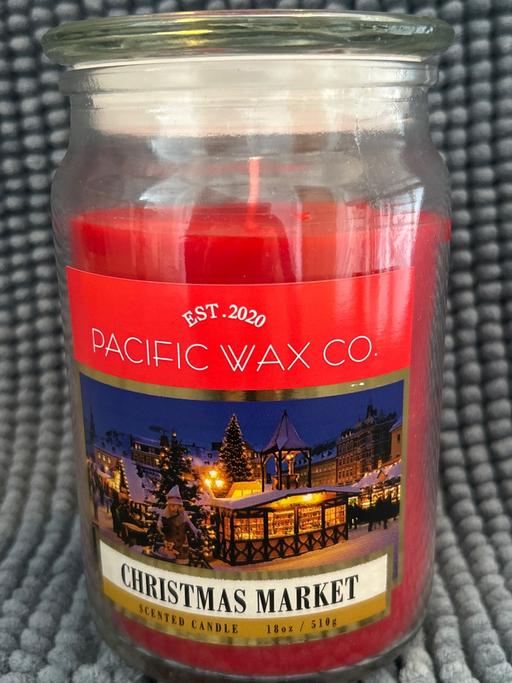 Buy & Sell Broadgreen Knowsley - Photos for Large scented candle in glass jar. Red. New