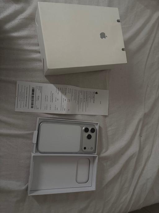 Buy & Sell Harrow Weald Harrow - Photos for 1TB silver iphone 17 pro max
