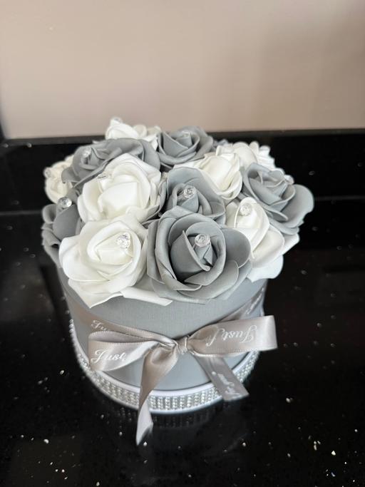 Buy & Sell New Eltham South East London - Photos for Beautiful grey & white foam flower box