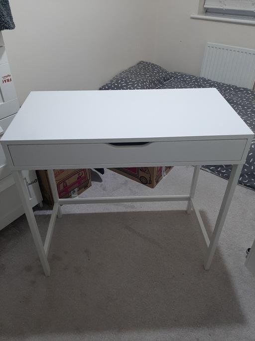 Buy & Sell Weoley Castle Birmingham - Photos for White desk L 31.5 inch, W 16 inch