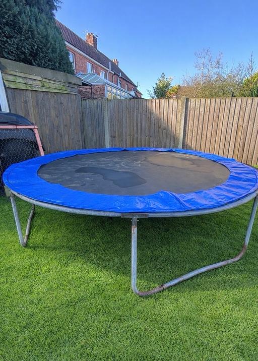 Buy & Sell Wolverham Cheshire West and Chester - Photos for Trampoline