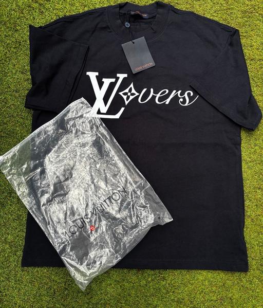 Buy & Sell Hertsmere Hertfordshire - Photos for LVers T-Shirt