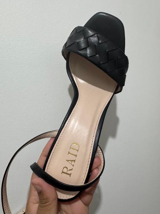 Buy & Sell Slough Slough - Photos for Heels raid