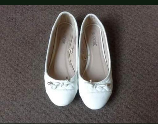 Buy & Sell Grafton Street Industrial Estate West Northamptonshire - Photos for Shoes