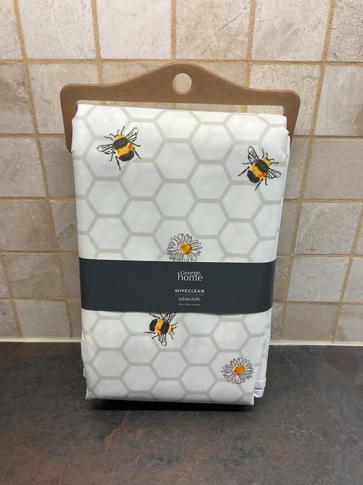 Buy & Sell Roby Knowsley - Photos for Honeycomb Bee Design Tablecloth