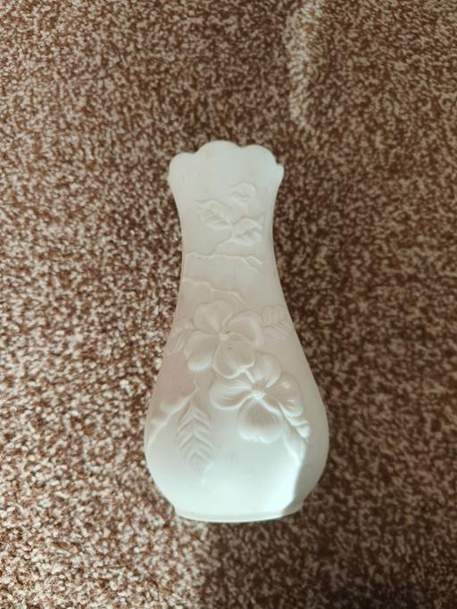 Buy & Sell Rhyl Denbighshire - Wales - Photos for White porcelain vase vintage