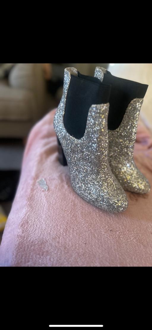 Buy & Sell Corton East Suffolk - Photos for Silver boots size 6