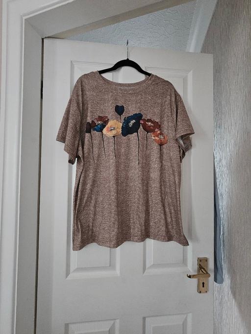 Buy & Sell Newton Doncaster - Photos for Ladies T-shirt, size 22