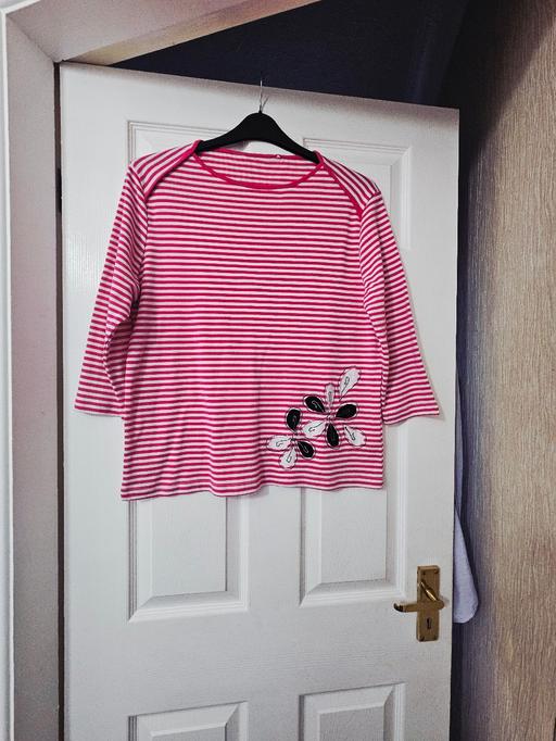 Buy & Sell Newton Doncaster - Photos for Striped pattern T-shirt, size 18.