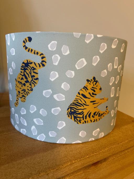 Buy & Sell Bromley Common South East London - Photos for Small lightshade with tigers