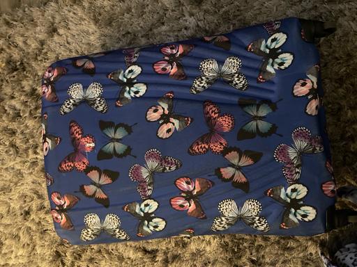 Buy & Sell Kirkby Knowsley - Photos for Butterfly suitcase