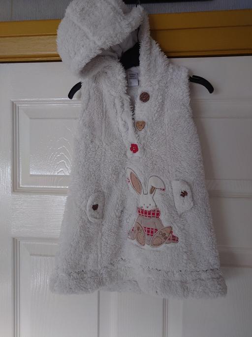 Buy & Sell Woodthorpe Charnwood - Photos for Baby girls hooded furry gilet size 9-12 month