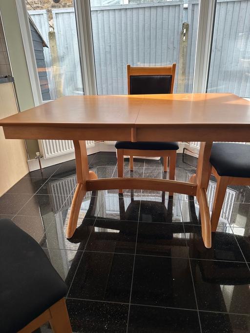 Buy & Sell Plaistow East London - Photos for Dining table (extending) & 6 chairs