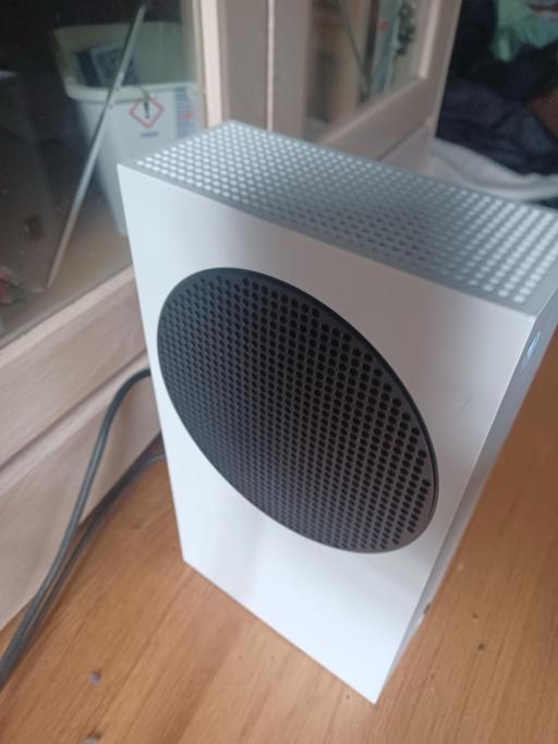 Buy & Sell Upton Park East London - Photos for Xbox series s with official controller