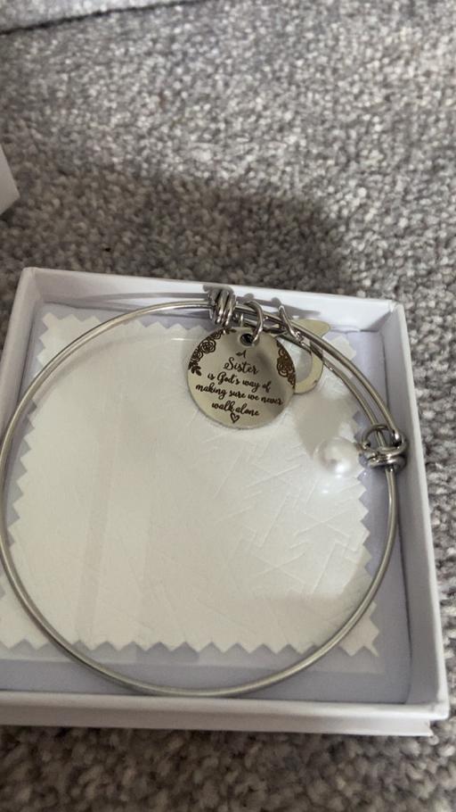 Buy & Sell Bilston Wolverhampton - Photos for New sister bangle