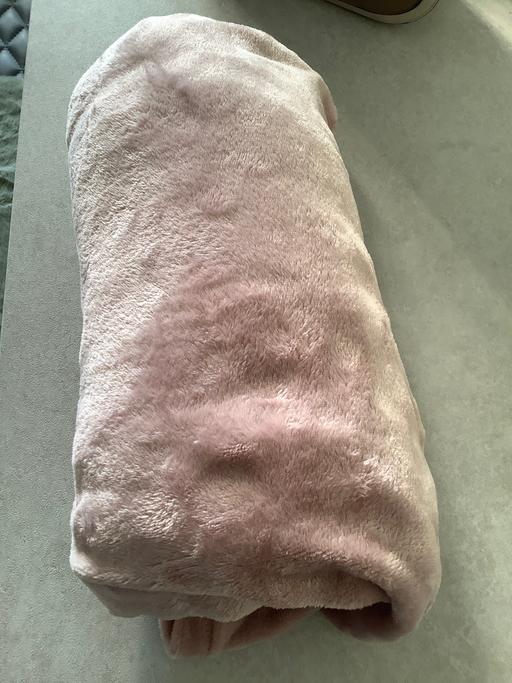 Buy & Sell Langley Eastbourne - Photos for Small throw