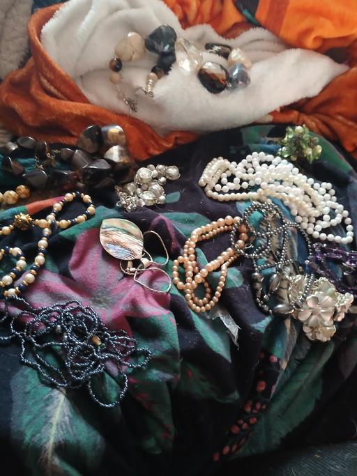 Buy & Sell Netherton Dudley - Photos for 13 retro necklaces