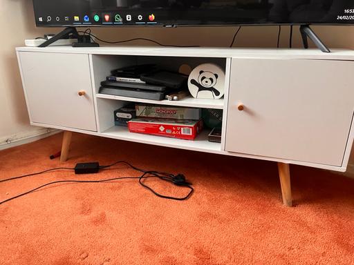 Buy & Sell Chigwell Epping Forest - Photos for White TV Unit / Media Console – 120cm